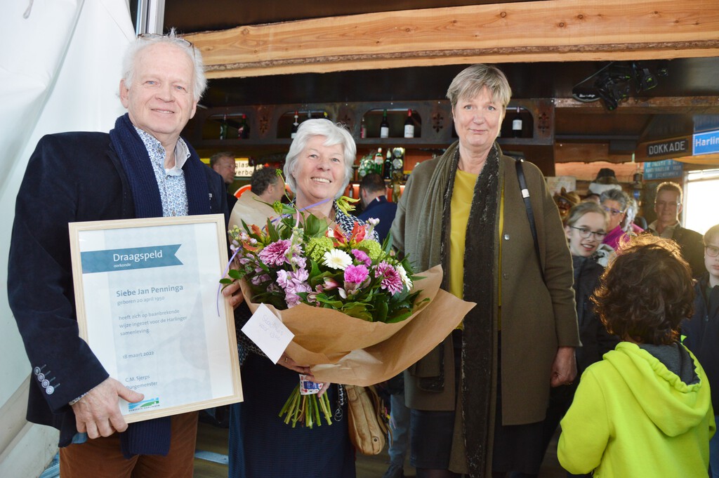 Foto-uitreiking-draagspeld-1024x681.jpg