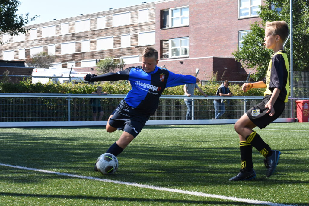 fc-Harlingen-JO12-1-SJO-Arum-Stormvogels-JO12-2-03-09-2022-23-1024x683.jpg