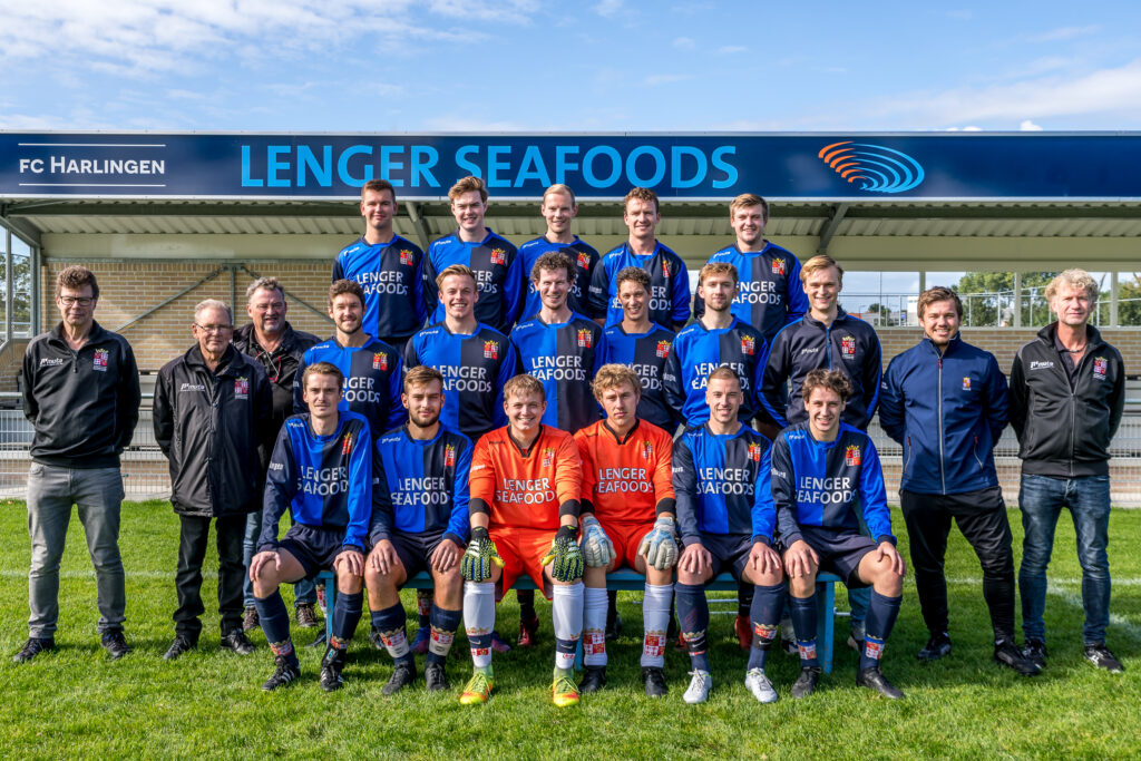 fc-Harlingen-1-teamfoto-2022-2023-1024x683.jpg