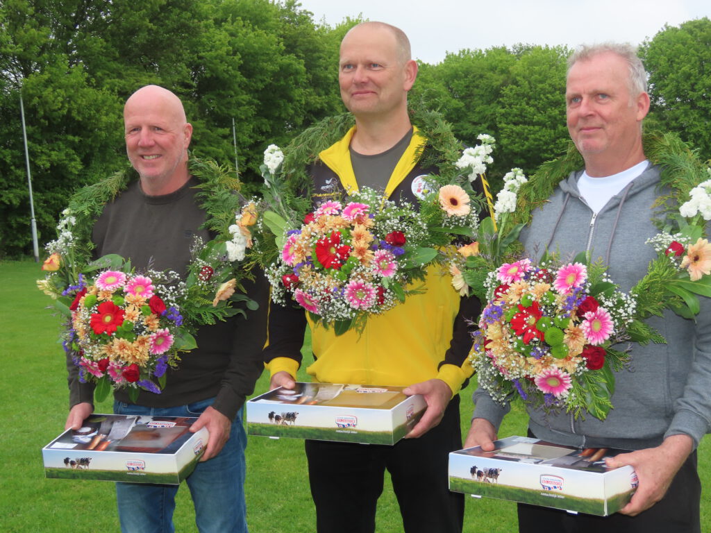 Kimswerd-heren-50-A-klasse-vlnr-Gerrit-Groen-Keimpe-Jan-Tolsma-en-Jan-Sipma-1024x768.jpg