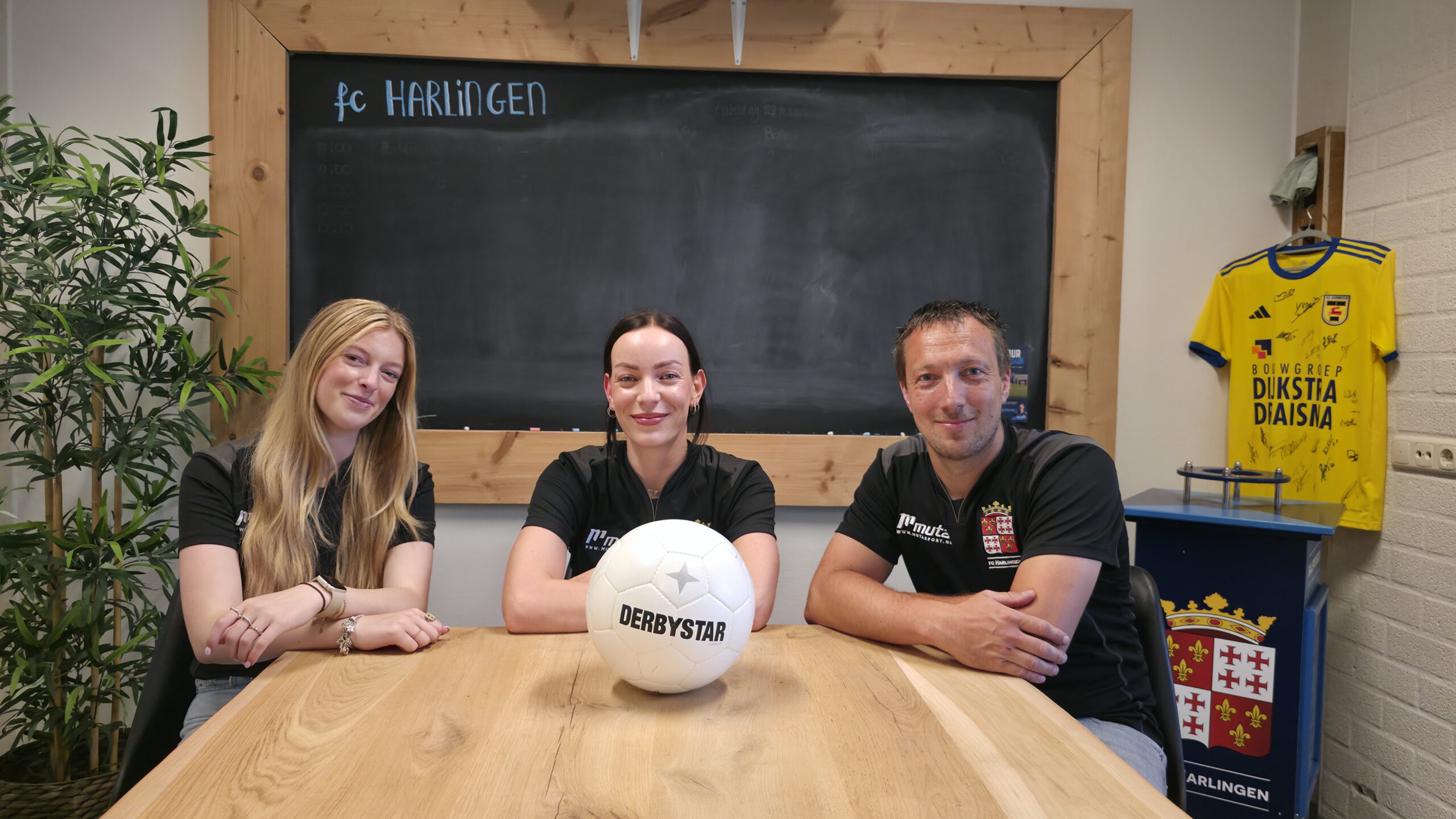 fc Harlingen presenteert complete staf meisjesafdeling
