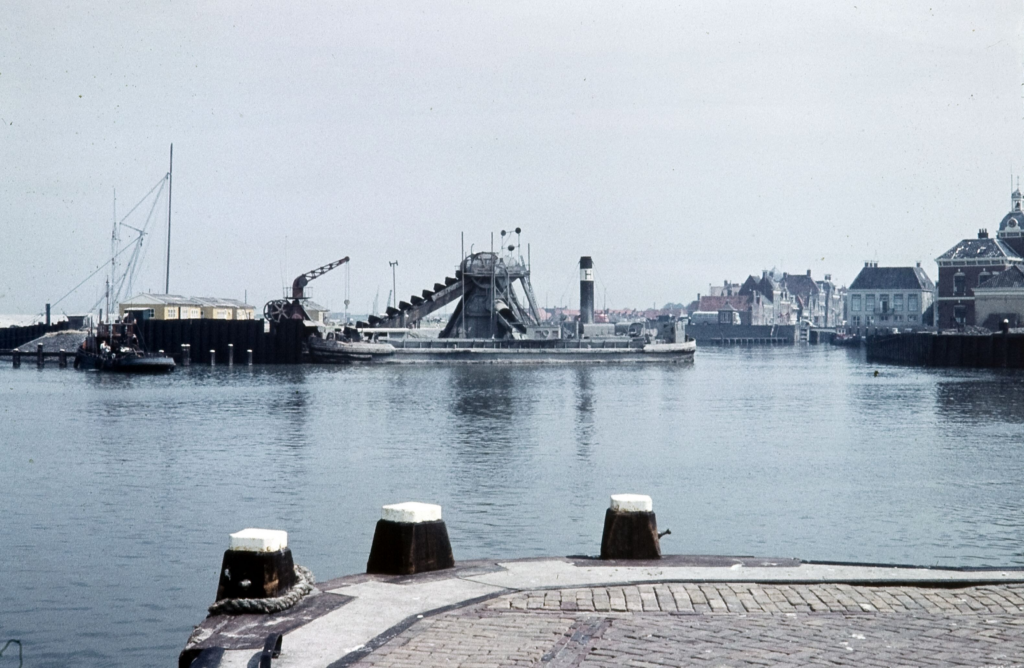 aanleg-van-de-keersluis-in-harlingen-bron-Tresoar-1024x668.png